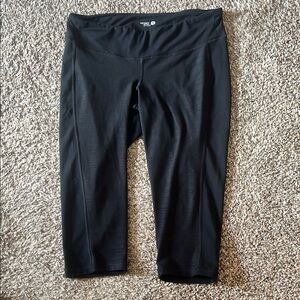 Old Navy Black Capri Pants with Stretchy Fit